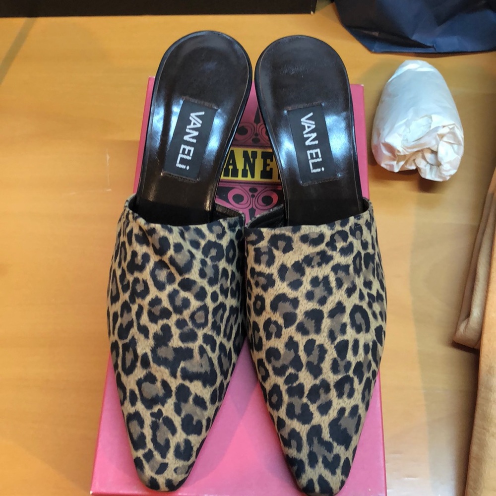 Vaneli leopard print mule in 9.5